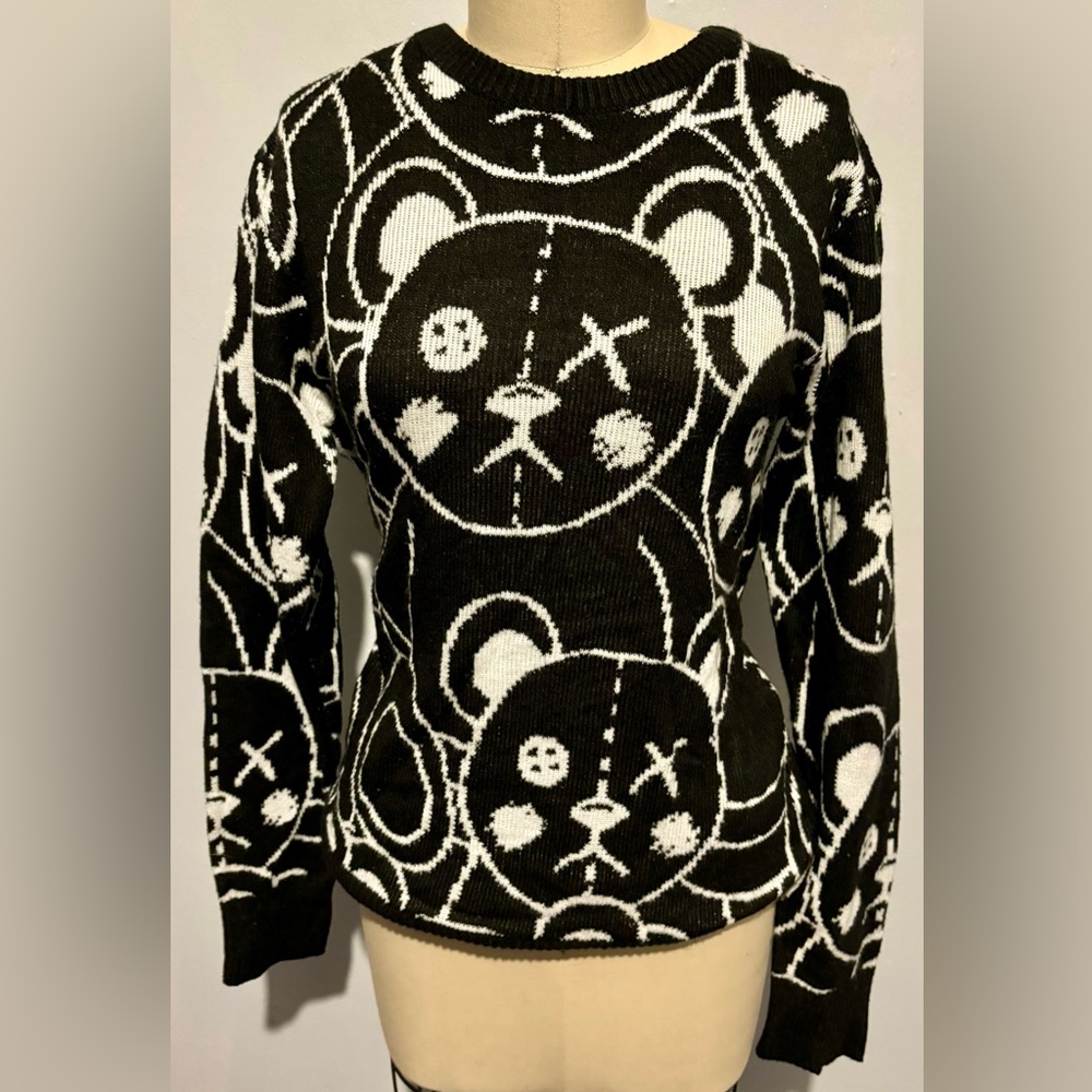 Reason Black & White Graphic Sweater Size M